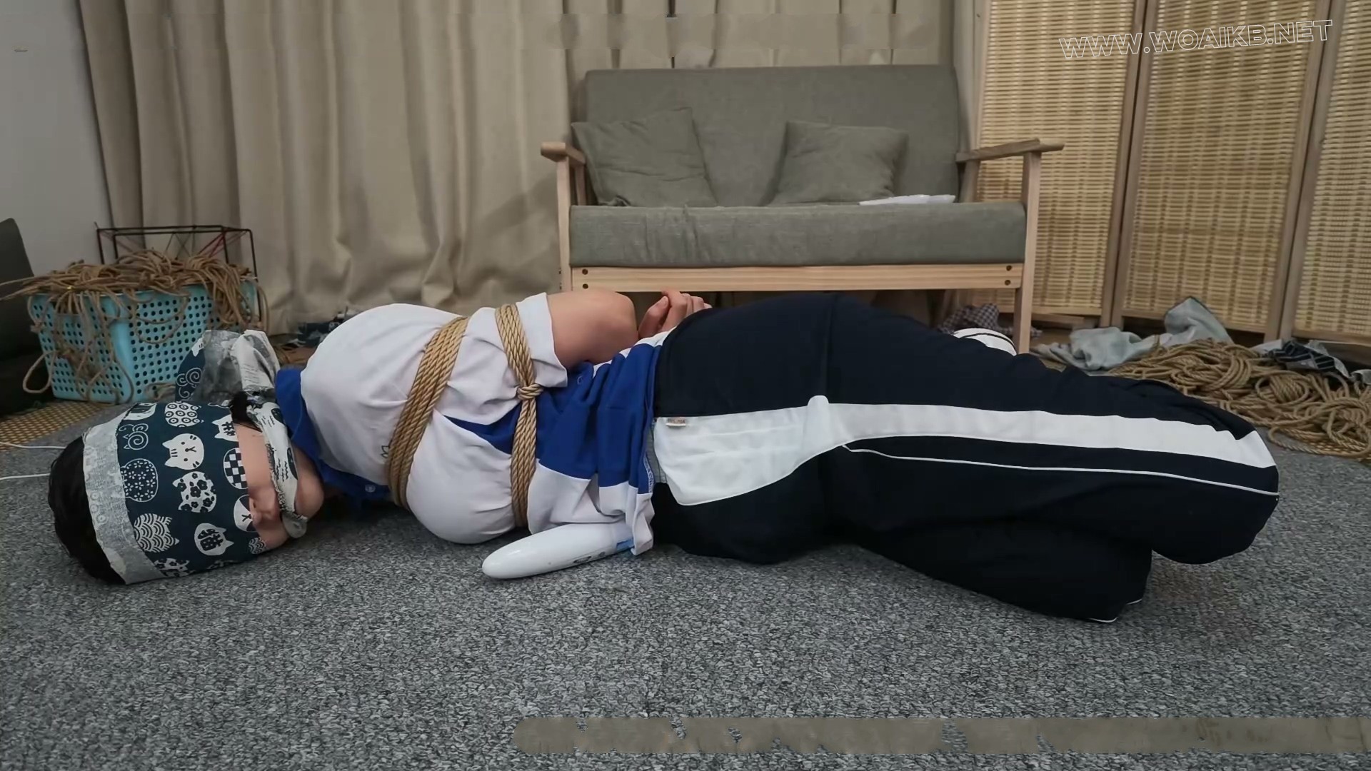 【花花】深圳校服三段式捆绑调教！蒙眼 并腿 M开腿 下 预览图 3