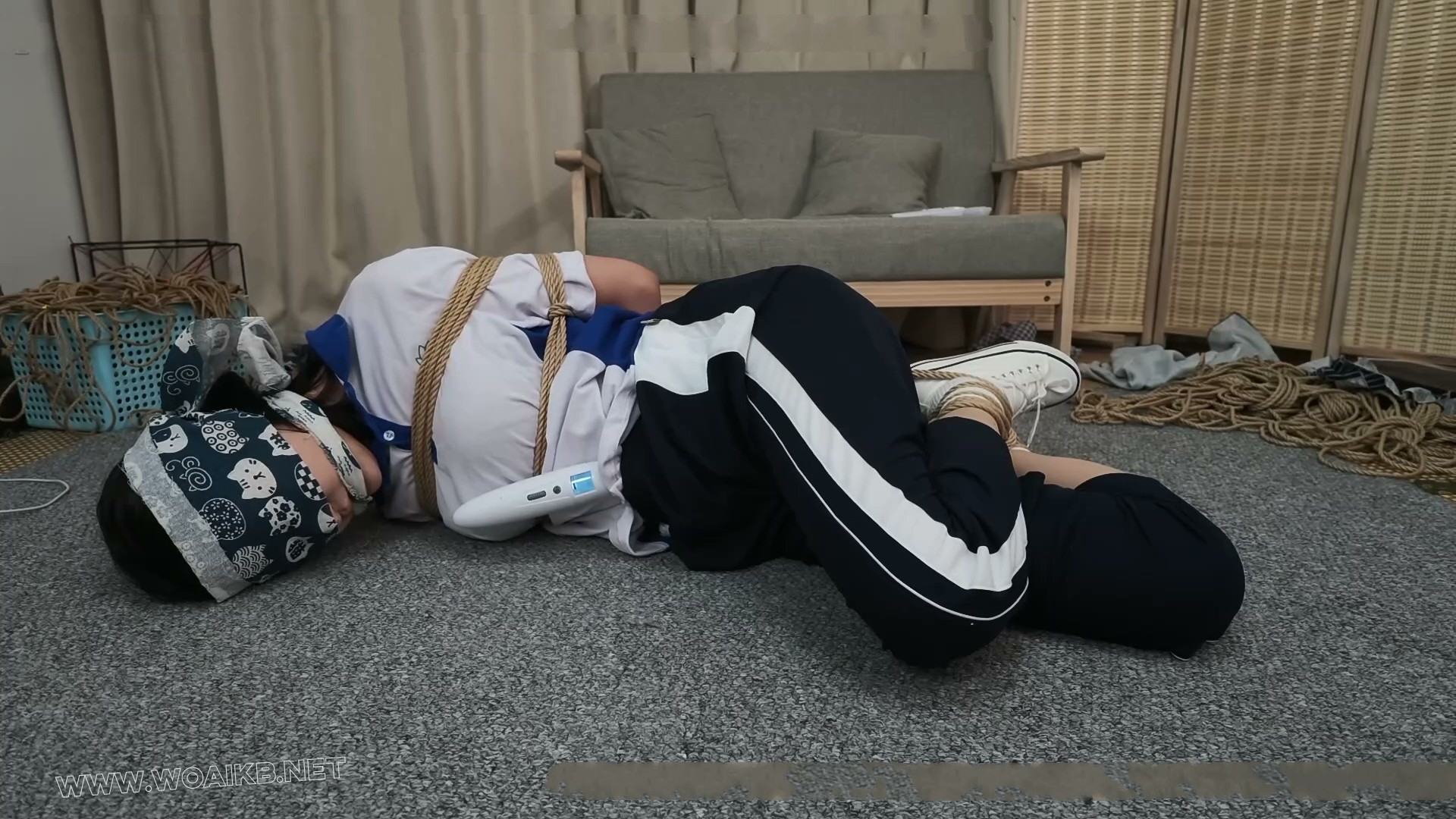 【花花】深圳校服三段式捆绑调教！蒙眼 并腿 M开腿 下 预览图 4