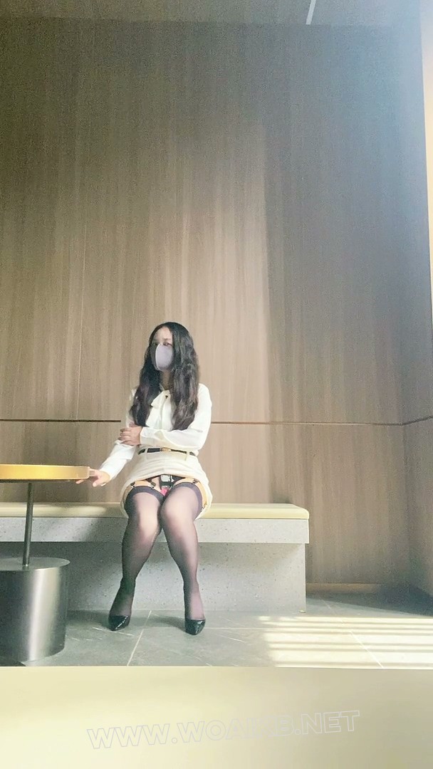女高管的秘密兼职4的女主手机自拍部分锁着ZCD上班一天的任 预览图 6