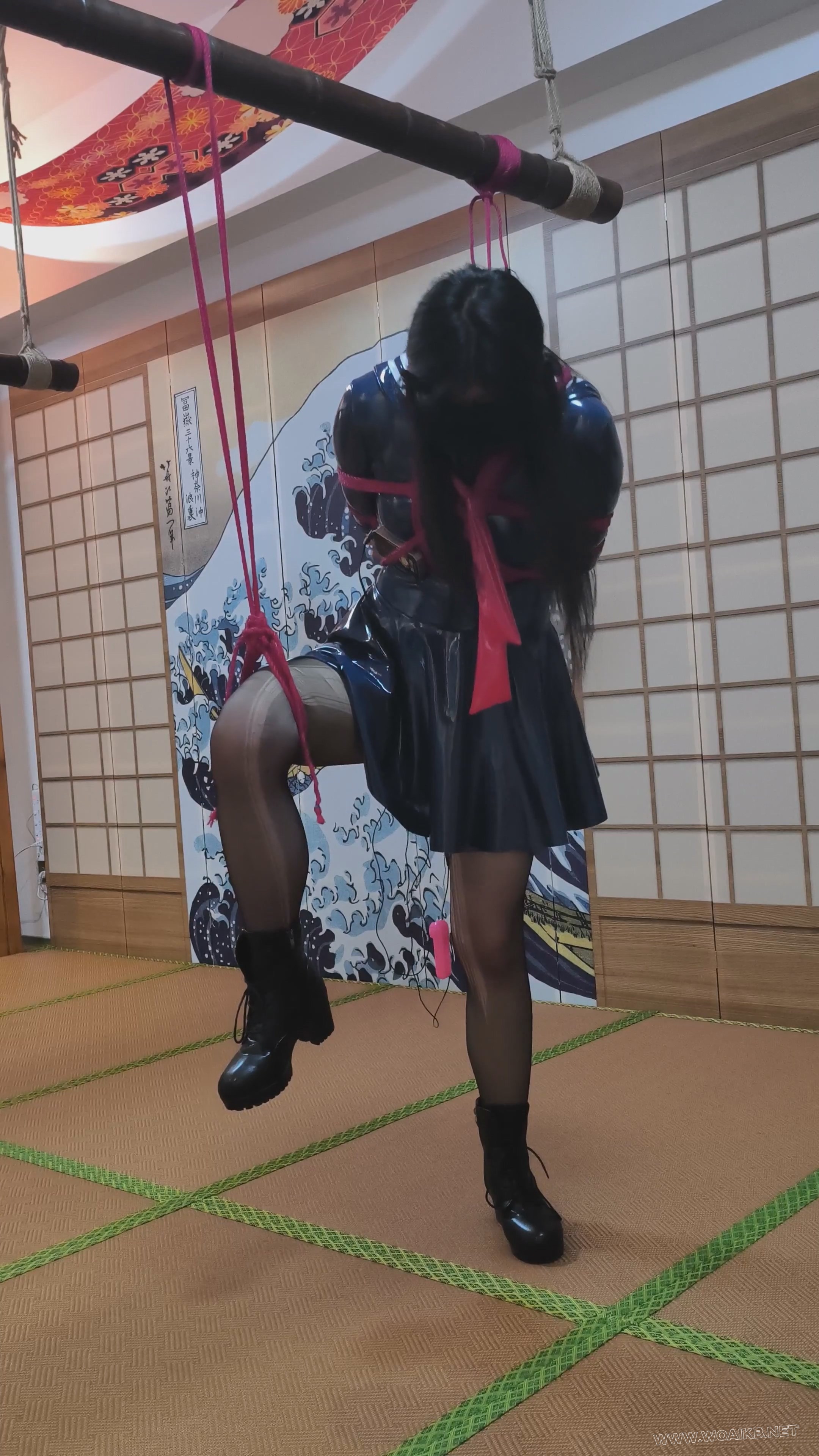 大一妹妹的单腿吊缚调教 预览图
